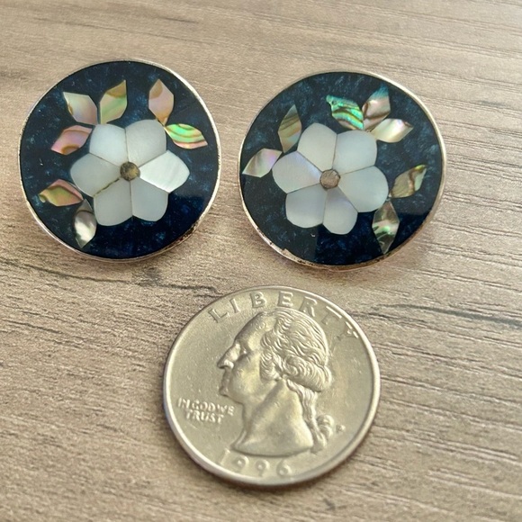 Vintage Alpaca Mexico Floral Inlay Clip On Earrings - Picture 5 of 6